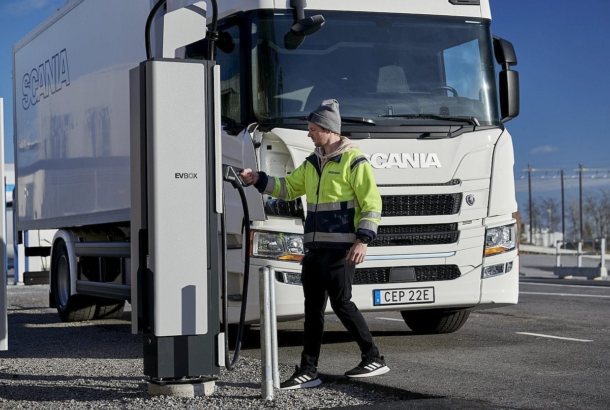 Scania will Ausbau von Elektro-Nutzfahrzeugen in Europa beschleunigen - mit Ladestationen von EVBox