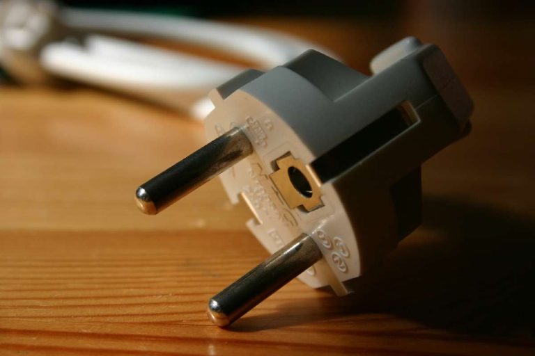 Schuko-Stecker: Bundesnetzagentur hält Standard-Stecker bei Balkonkraftwerken für ausreichend 11 Schuko-Stecker