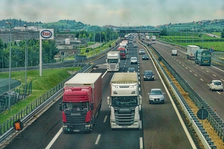 Strombasierte Kraftstoffe LKW Autobahn