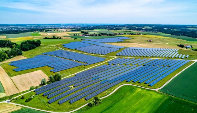 Der Solarpark Binsham produziert 22,7 Millionen kWh Solarstrom pro Jahr. (Bild: OneSolar)