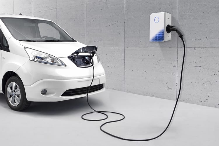 Nissan Leaf schnell laden: Stromtankstelle für Zuhause