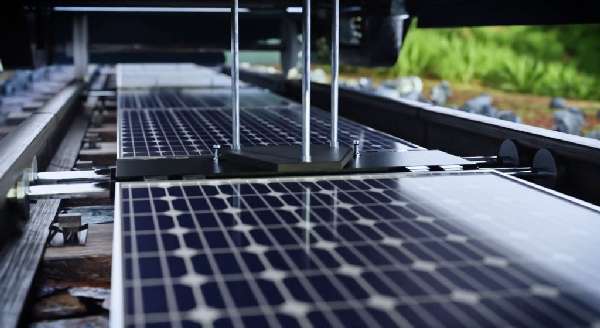 Hier ist der Mechanismus zum Einklemmen der Solarmodule erkennbar. (Sun-Ways)