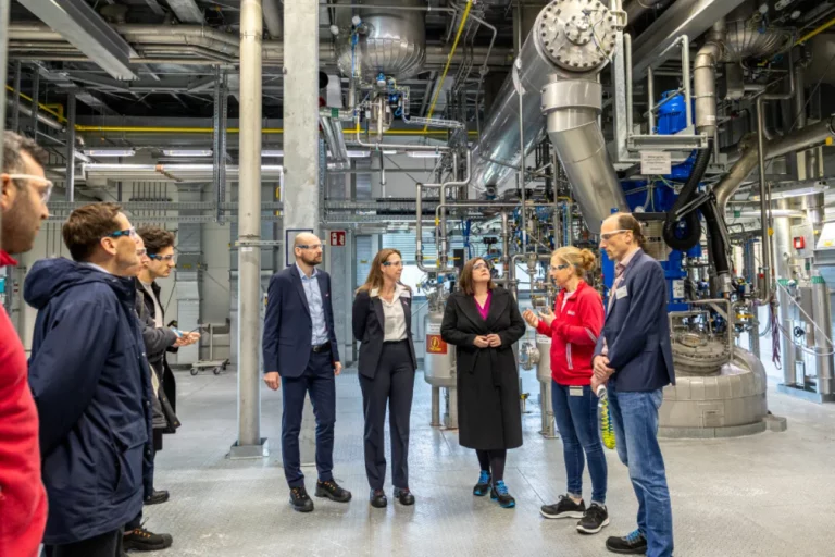tesa setzt auf H2: Wie der Klebeband-Hersteller Hamburgs Industrie-Transformation antreibt
