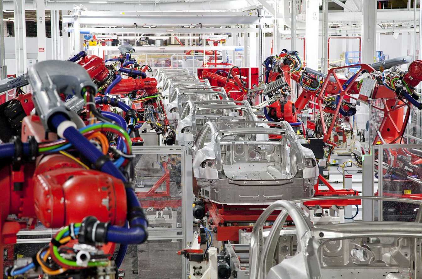 Tesla Gigafactory Fremont - Elektroauto-Produktion mit Robotern
