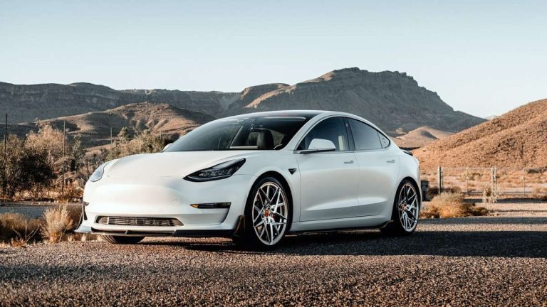 Teslas "Full Self-Driving" unter verschärfter Beobachtung der NHTSA 9 Tesla NHTSA Untersuchung Symbolbild