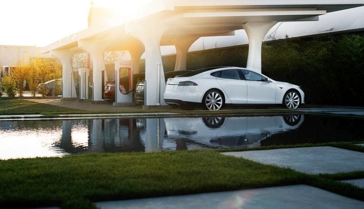 Tesla Supercharger in der Sonne - auch am Battery Day?