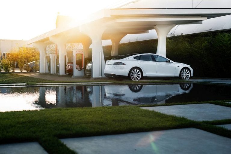 Tesla Supercharger in der Sonne - auch am Battery Day?