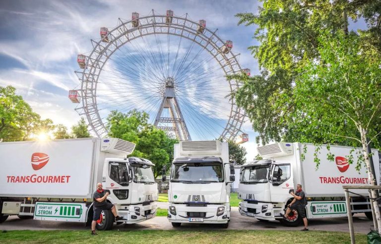 Transgourmel E-LKW von Renault vor Riesenrad in Wien