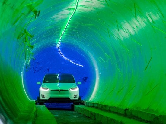 Farbenspiel im Tunnel