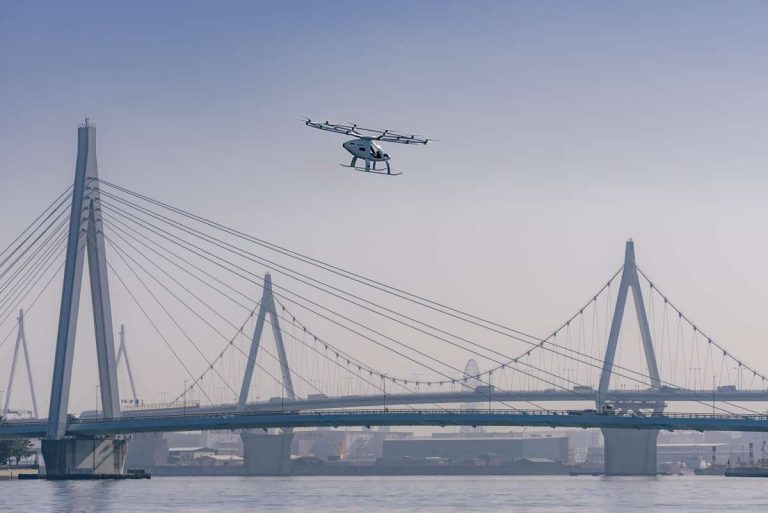100 Mio-Finanzlücke bei Volocopter: Unternehmen bleibt in Bruchsal, bangt um kurzfristige Zukunft 6 Volocopter 2X fliegt in Osaka zwischen Brücken