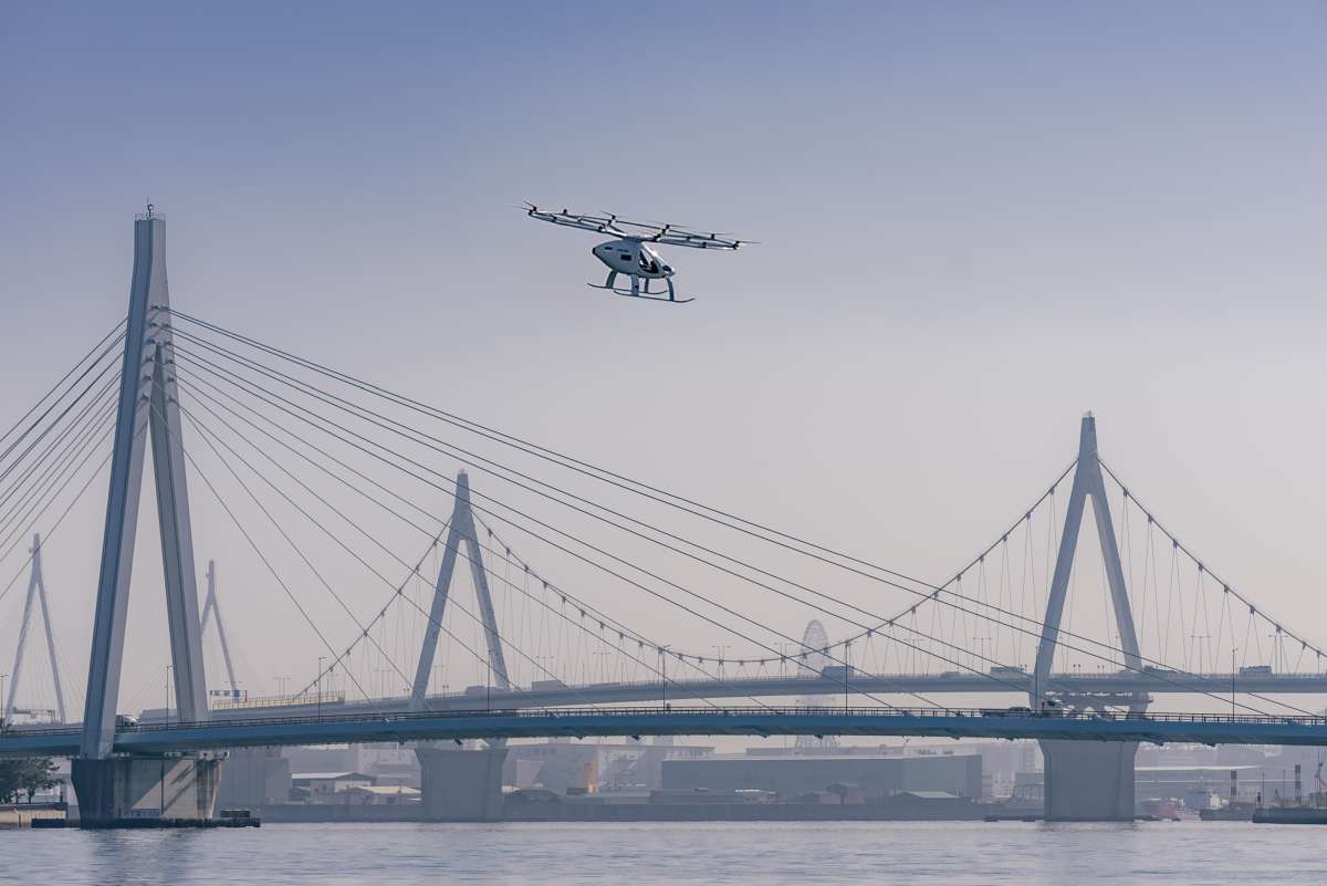 Volocopter 2X fliegt in Osaka zwischen Brücken