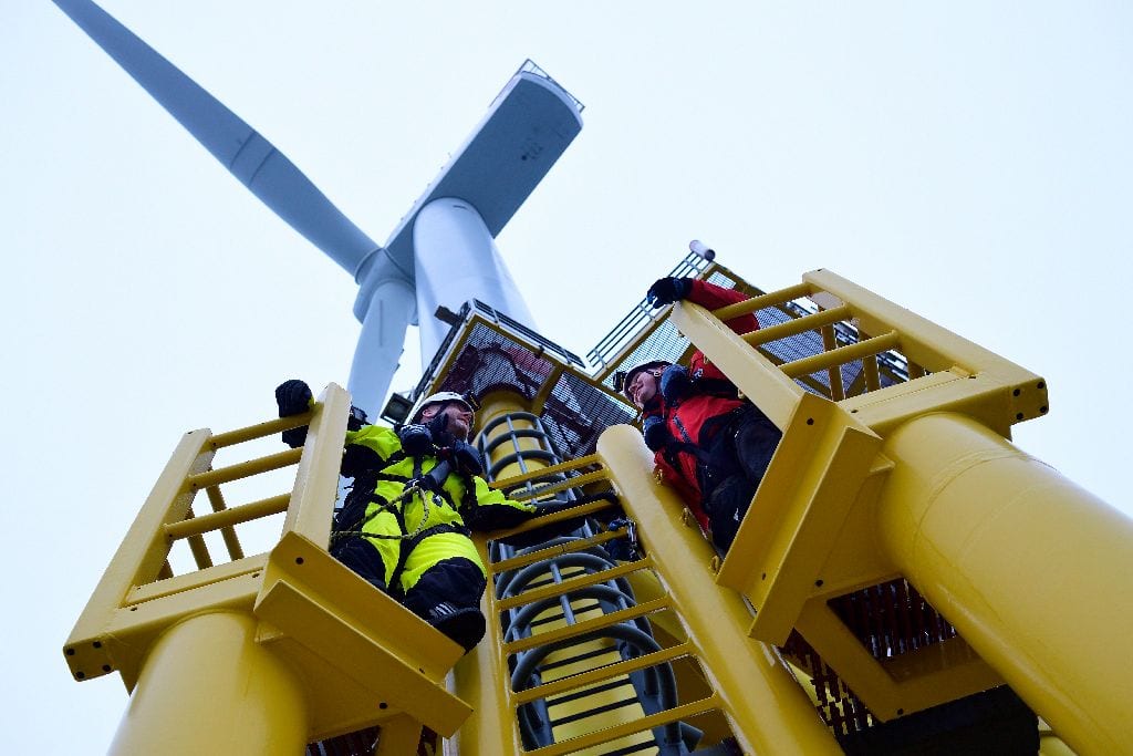 Wartungsarbeiten an einem Offshore-Windpark in der Nordsee.