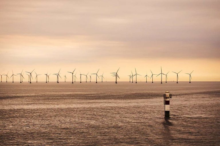 Windkraftturbinen im Meer - Windkraft-Boom