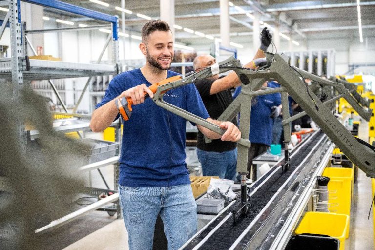 Zweirad Boom Produktion Fahrräder und E-Bikes