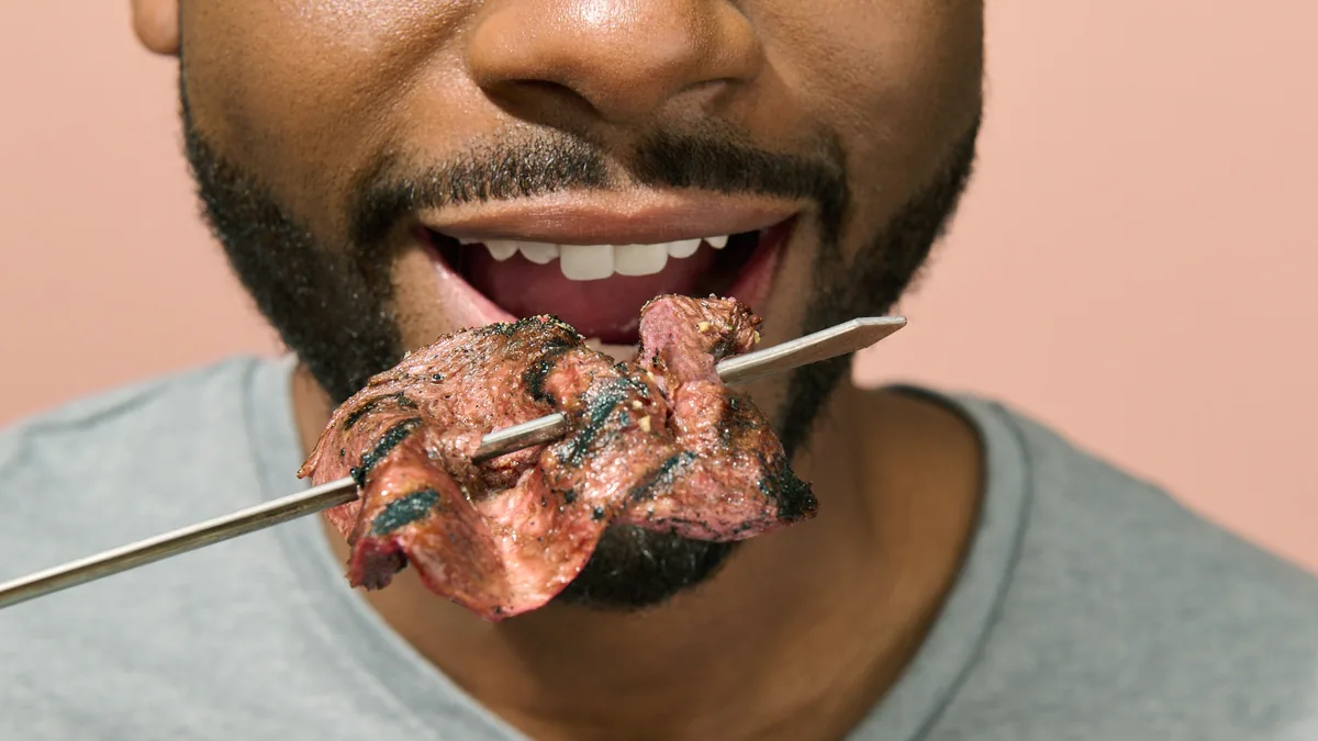 Kultiviertes Rindfleisch von Aleph Farms als Steak am Spiess
