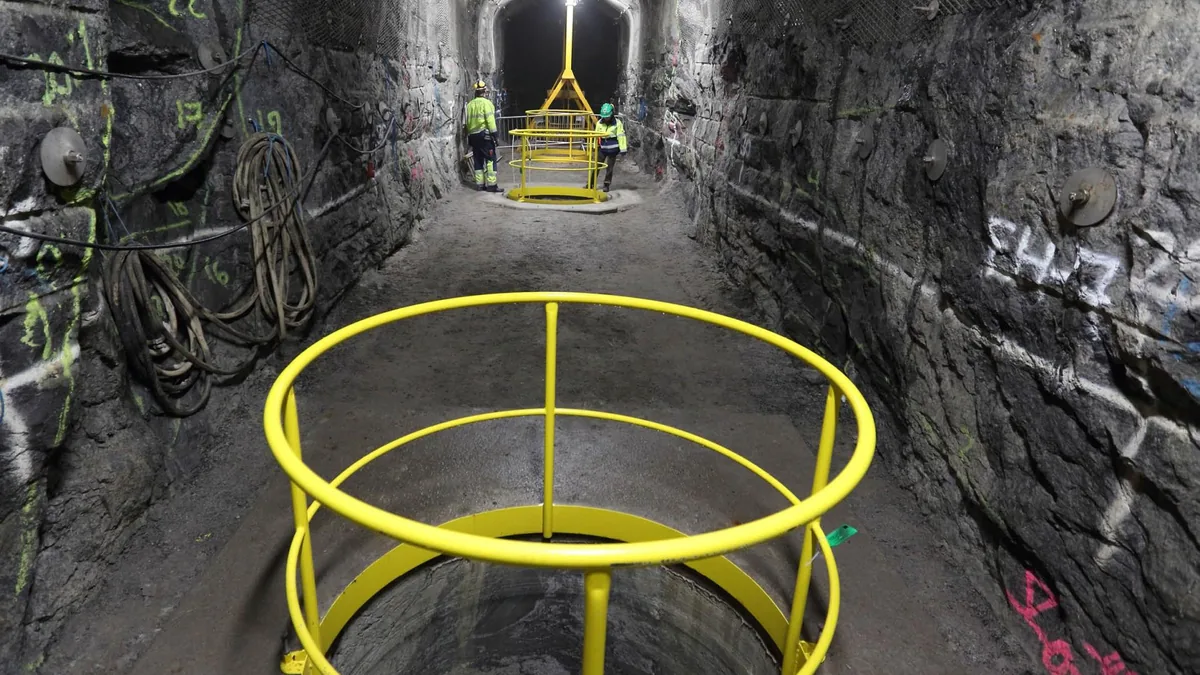Einlagerungstunnel im finnischen Endlager Onkalo, während in Deutschland die Suche nach einem Atommüll-Endlager weiterläuft