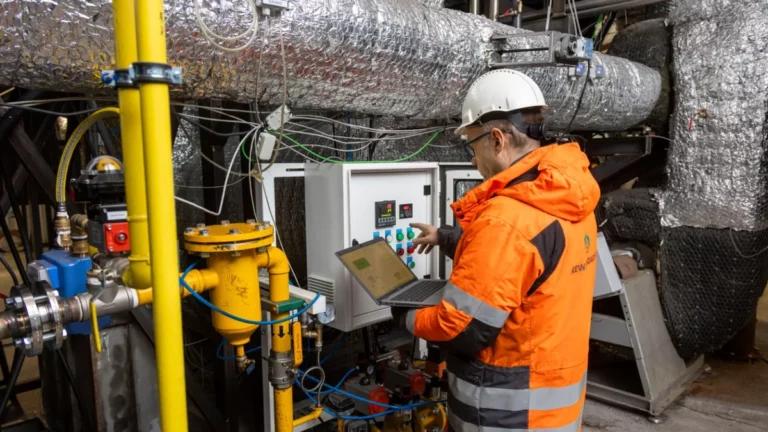Cleantech-Startup macht aus Heu und Gärresten Bioöl