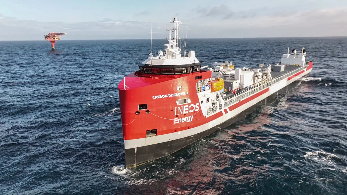 Das CO2-Transportschiff Carbon Destroyer 1 von INEOS Energy in der dänischen Nordsee