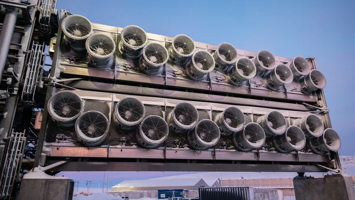 CO₂-Kollektor-Container der Climeworks Mammoth Direct-Air-Capture-Anlage auf Island