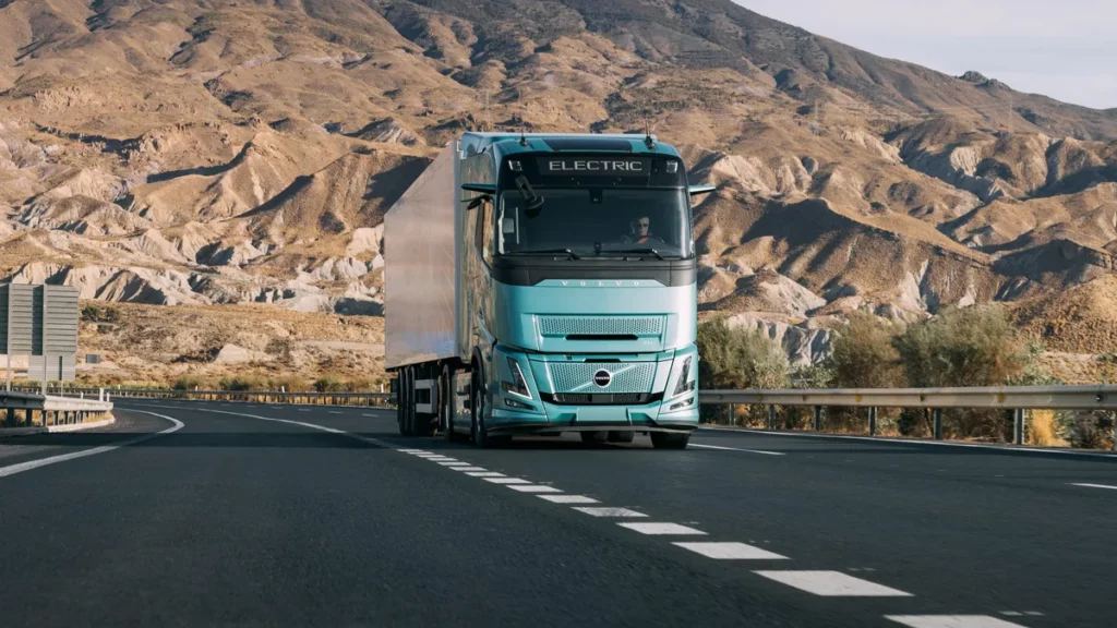 Spediteure antworten auf teuren Diesel mit E-Lkw