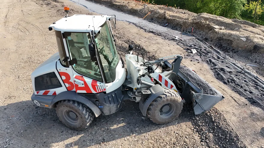 Baustelle unter Strom: Strabag testet elf E-Maschinen 2 Elektrischer Radlader Liebherr L 507 E auf der Strabag-Baustelle in Oberhausen