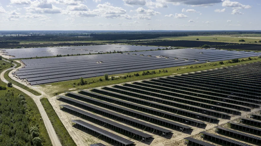 Rund 230.000 Photovoltaikmodule im ersten Bauabschnitt des Energieparks Bohrau
