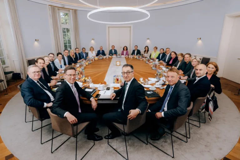 Erste Kabinettsitzung mit Ministerpräsident Cem Özdemir