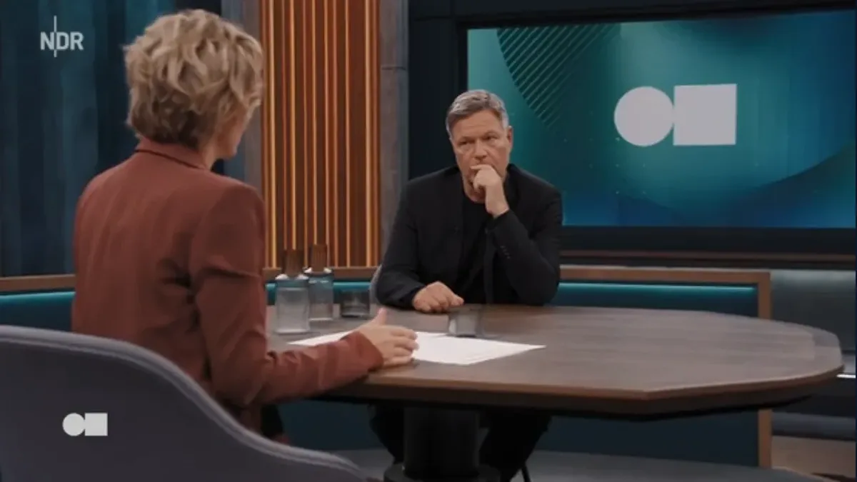 Caren Miosga im Gespräch mit Robert Habeck im Studio
