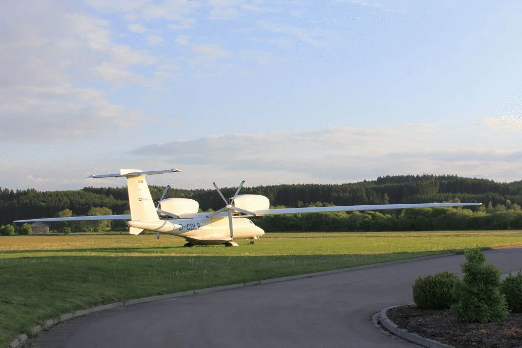 Das Höhenforschungsflugzeug Grob G 850 Strato 2C auf einem Flugfeld