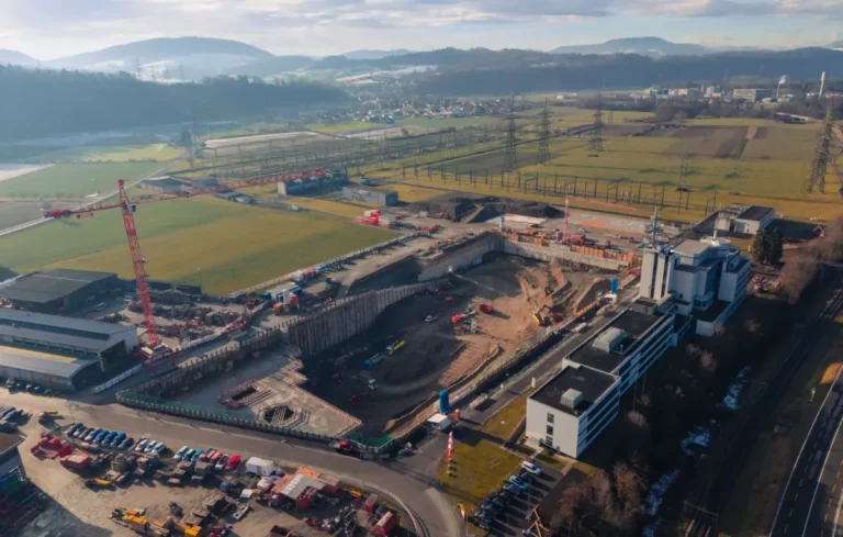 Baustelle der Redox-Flow-Batterie in Laufenburg (Schweiz) am Stromdrehkreuz CH-DE-FR