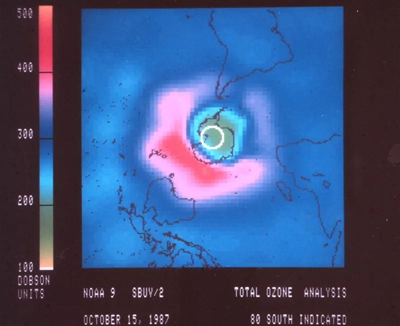 Satellitenaufnahme des Ozonlochs über der Antarktis im Oktober 1987