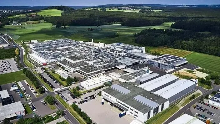 Kurz ersetzt Erdgas durch Solarwärme aus dem Betonspeicher