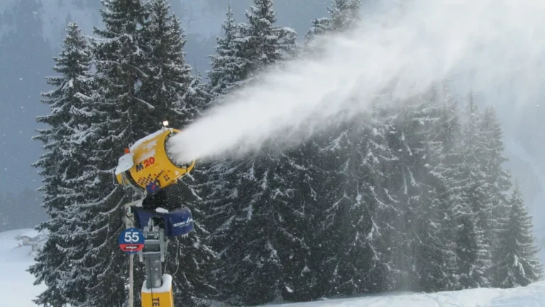 Vier Grad Erderhitzung: 71 Prozent der Skigebiete droht trotz Kunstschnee Schneemangel