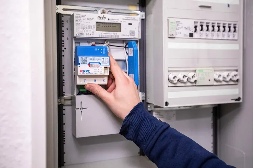 Smart Meter Gateway Montage Zählerschrank (Bild: PPC)