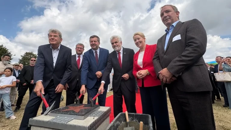 Grundsteinlegung der Florida-Eis-Manufaktur in Schoenebeck mit Sven Schulze, Armin Willingmann, Franziska Giffey und Olaf Höhn - Strukturwandel in Sachsen-Anhalt