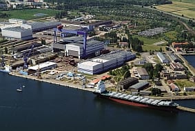 Stützpunkt der Spezial-Werft Nordic Yards in Rostock-Warnemünde