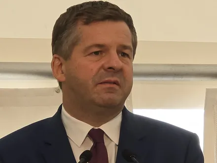 Sven Schulze, Ministerpräsident von Sachsen-Anhalt, bei der Grundsteinlegung in Schönebeck